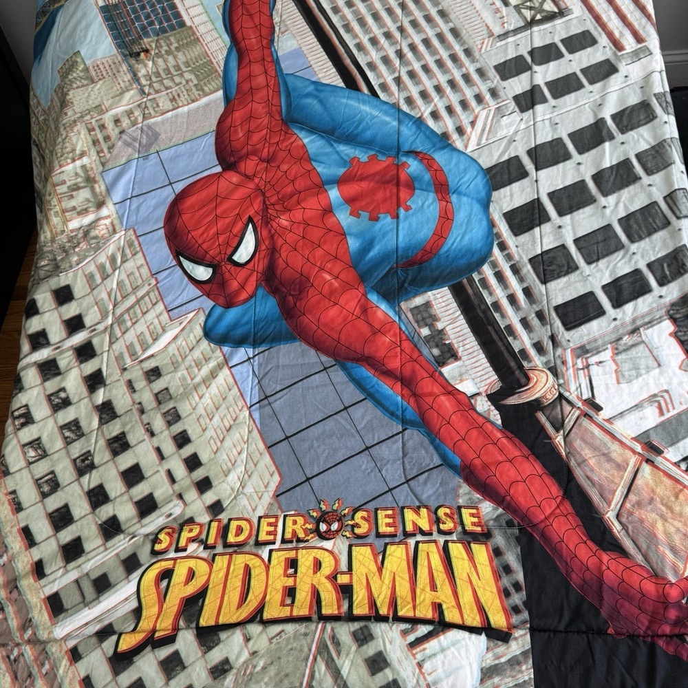 Spiderman Kids Twin Size Two Sided Comforter Large Figure And AOP Logo Figure